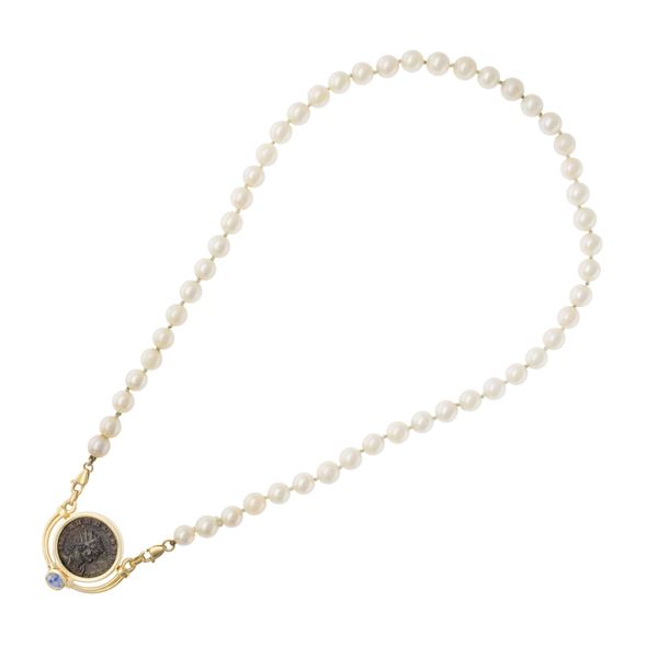 Collana ad un filo di perle coltivate con chiusura centrale removibile