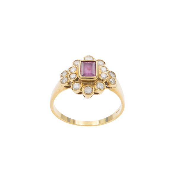 Anello in oro giallo 18kt rubino e diamanti