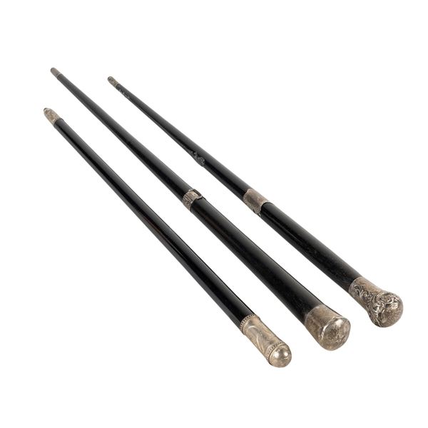 Gruppo di tre bacchette da direttore d'orchestra in legno  (XIX - XX Sec.)  - Asta FINE ART, MARMI ROMANI, DIPINTI ANTICHI E DEL XIX SECOLO - II - Colasanti Casa d'Aste