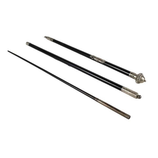 Gruppo di tre bacchette da direttore d'orchestra in legno  (XIX - XX Sec.)  - Asta FINE ART, MARMI ROMANI, DIPINTI ANTICHI E DEL XIX SECOLO - II - Colasanti Casa d'Aste