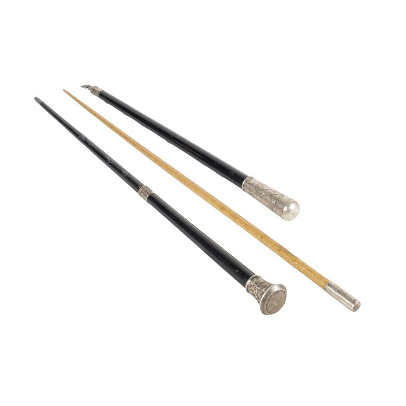 Gruppo di tre bacchette da direttore d'orchestra in legno