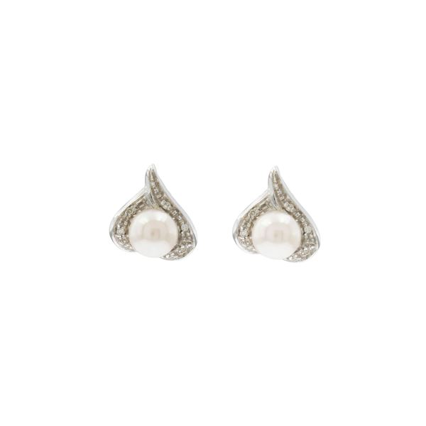 Orecchini a lobo in oro bianco 18kt perla coltivata e diamanti