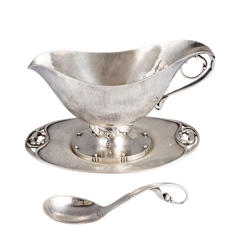 Georg Jensen, Salsiera in argento con vassoio e colino