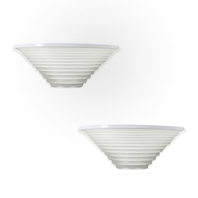 Coppia di lampade da parete modello Egisto 38 in vetro satinato e metallo verniciato
