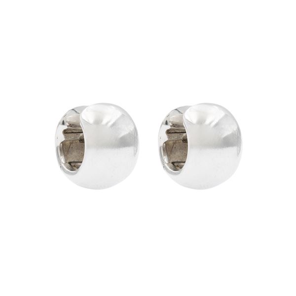 Orecchini cerchi bombati in oro bianco 18kt  - Asta GIOIELLI E BIJOUX WEB ONLY - Colasanti Casa d'Aste