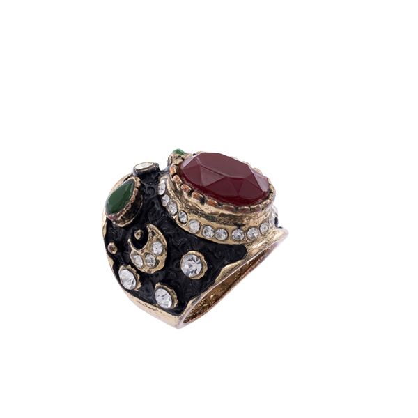 Golden metal, zirconi and glass paste vintage bijou ring