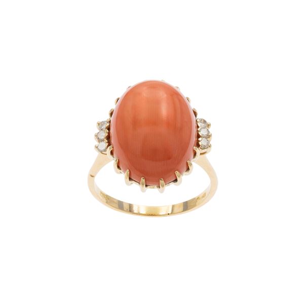 Anello in oro giallo 18kt corallo e diamanti