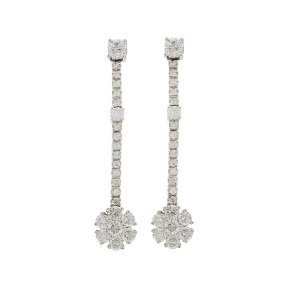 Orecchini pendenti in oro bianco 18kt e diamanti