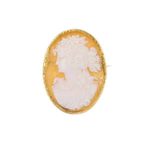 Spilla cammeo in oro giallo 18kt e conchiglia scolpita