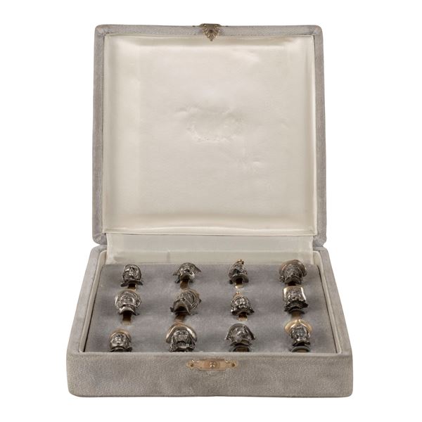 Set di dodici segnaposto in argento e vermeil