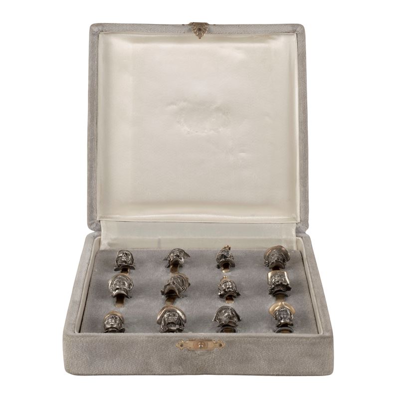 Set di Dodici Segnaposto in Argento e Vermeil