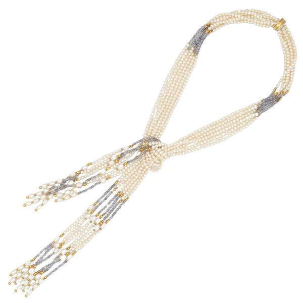 Collana a sciarpa composta da perle di acqua dolce e agata grigia