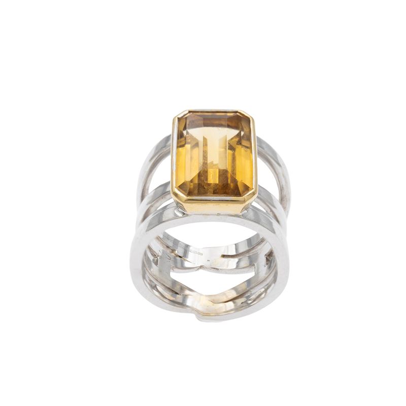 Anello in oro bianco e giallo 18kt con quarzo citrino