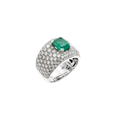 Anello in oro bianco 18kt con smeraldo naturale ct 1,30 e diamanti ct 2