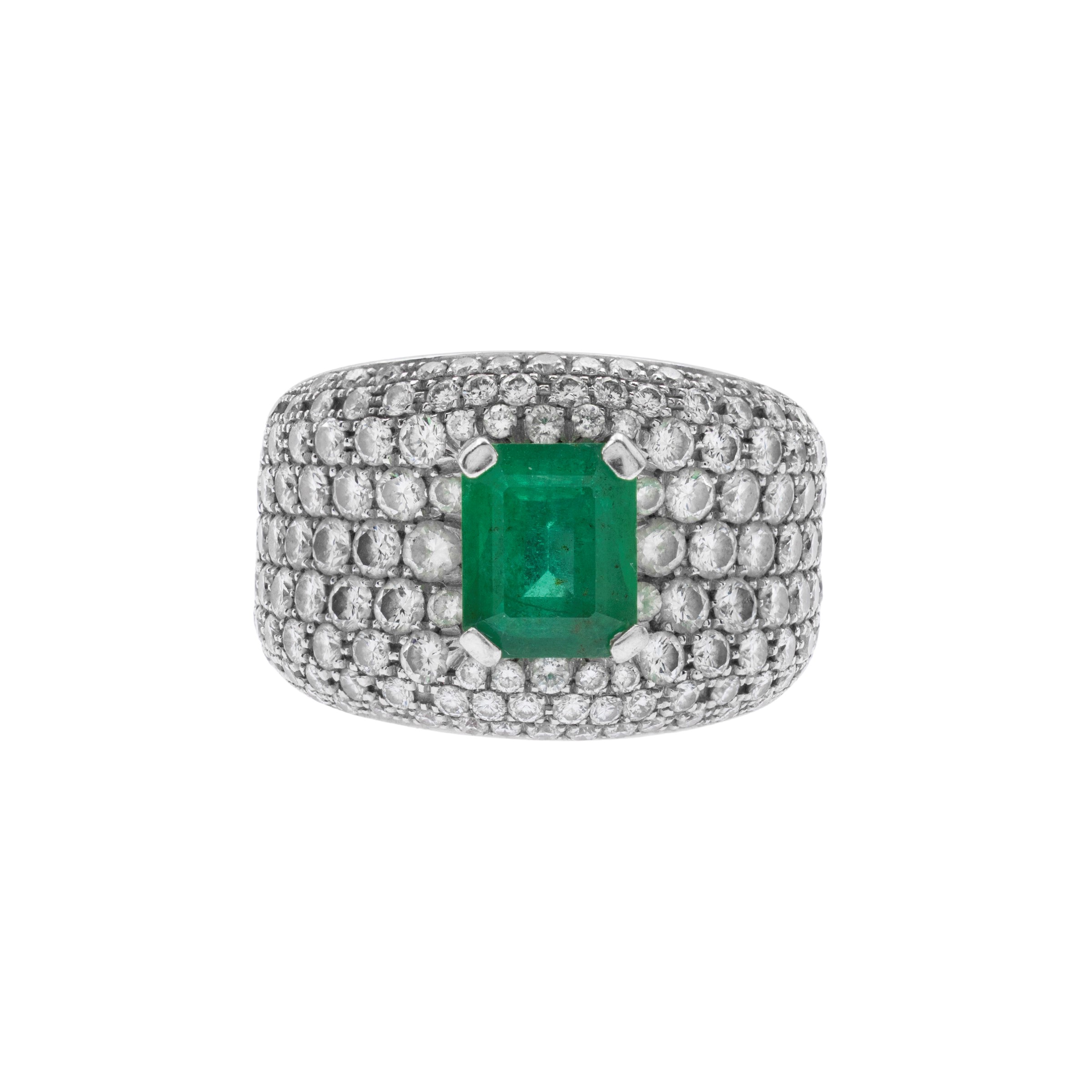 Anello in oro bianco 18kt con smeraldo naturale ct 1,30 e diamanti ct 2