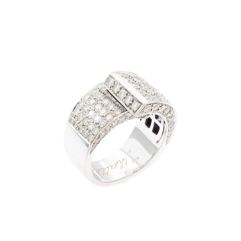 Anello contrarié in oro bianco 18kt e diamanti