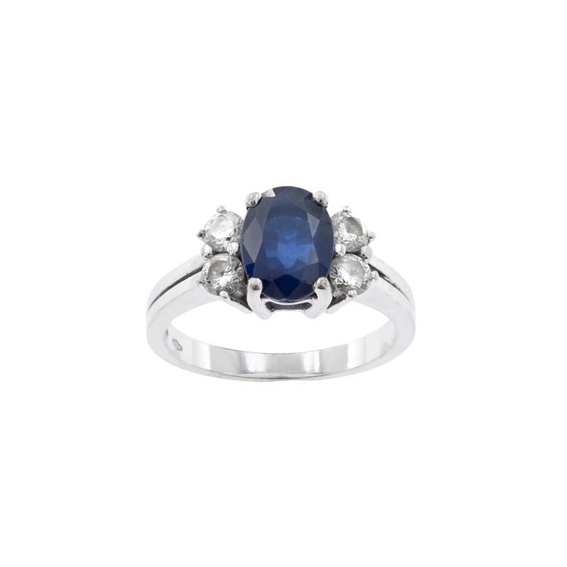 Anello in oro bianco 18kt zaffiro ovale ct 1,50