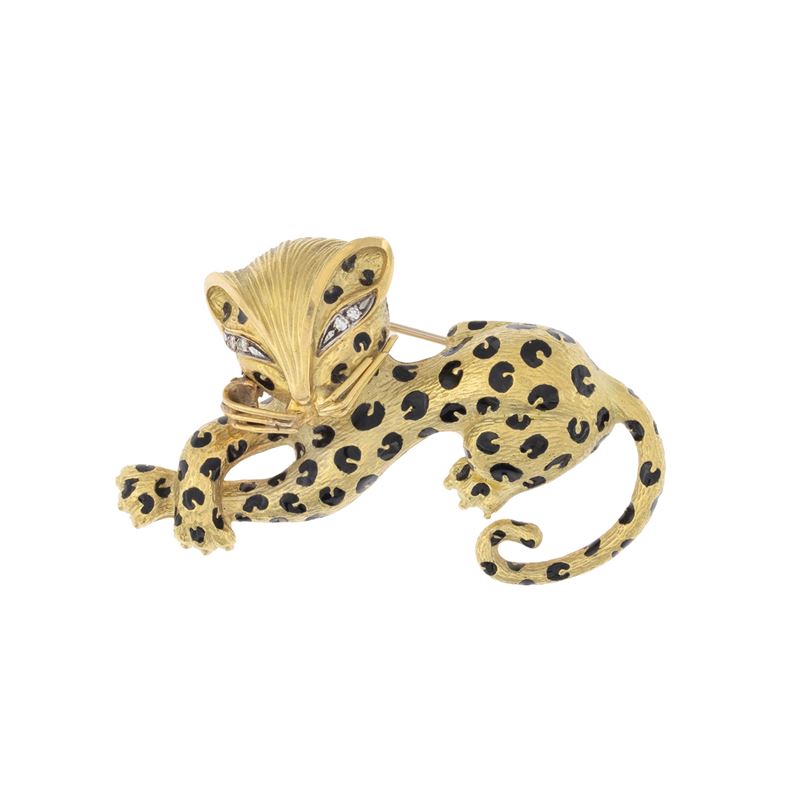 Spilla pantera in oro giallo 18kt, smalto policromo e diamanti