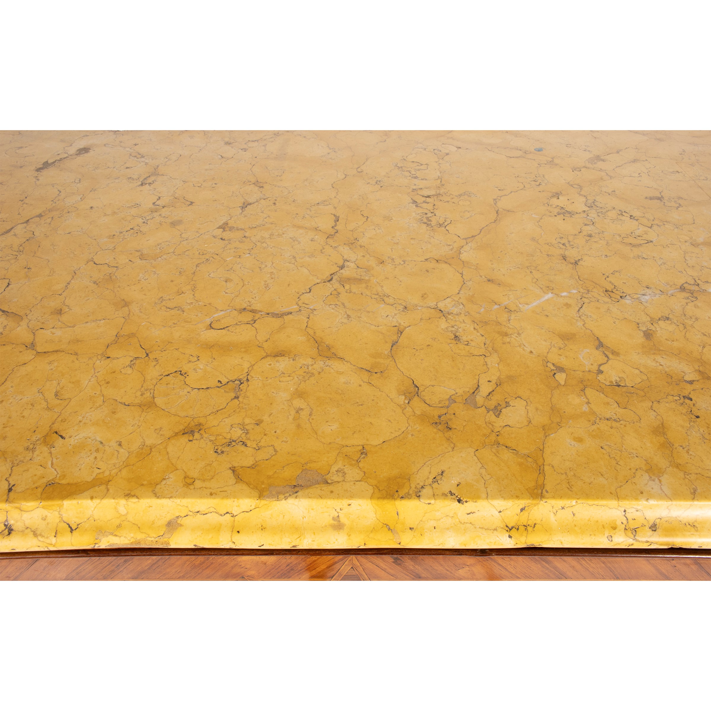 Coppia di cassettoni lastronati e filettati in legni vari