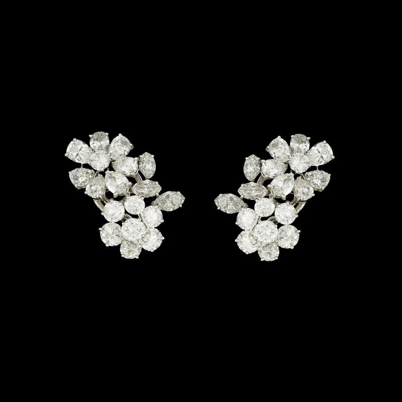 Orecchini a lobo in oro bianco 18kt e diamanti naturali