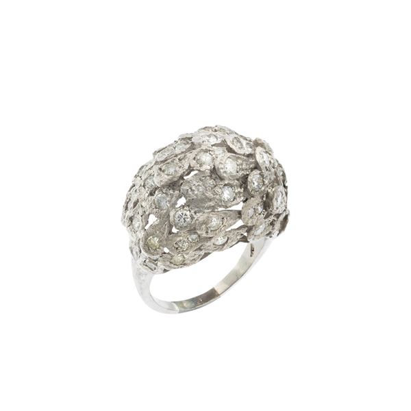 18kt white gold and diamonds ring