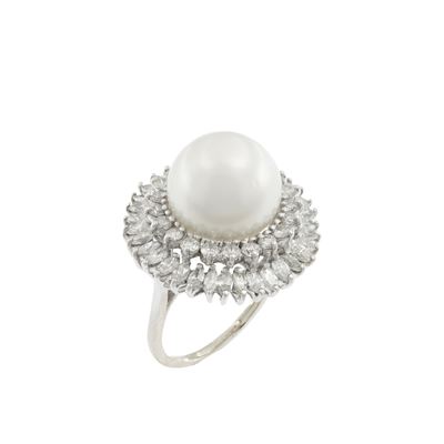 Anello in oro bianco 18kt con perla South Sea di 14 mm e diamanti taglio brillante e marquise, 2,...