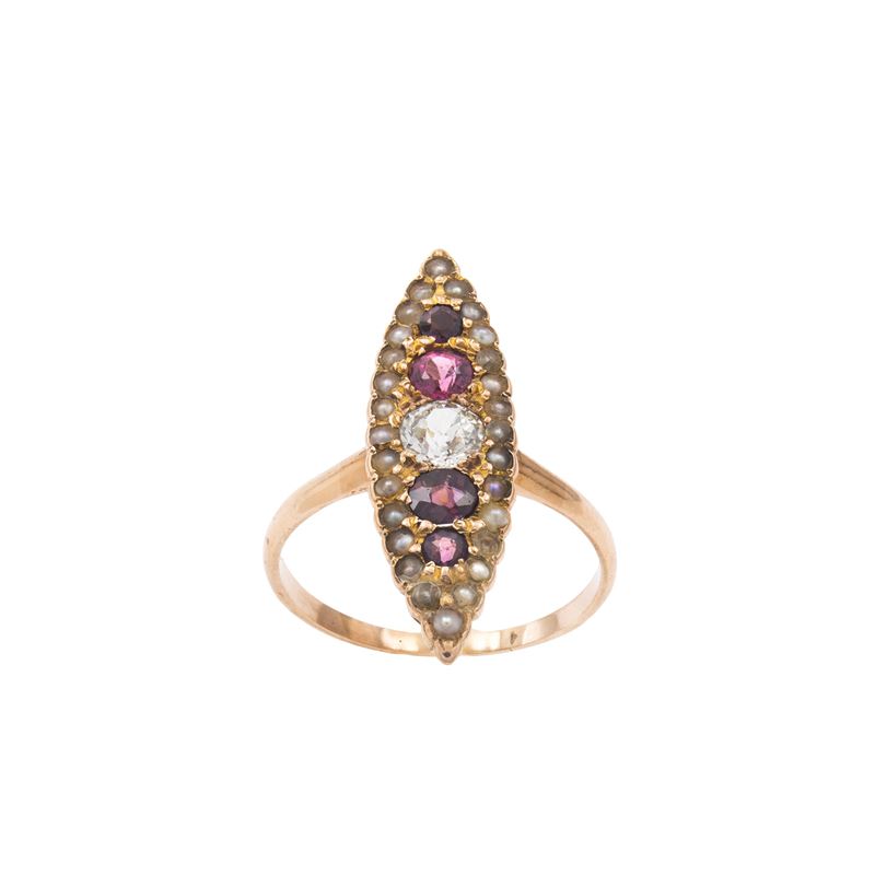Anello a losanga in oro rosa 18kt con diamante e granati, primi '900