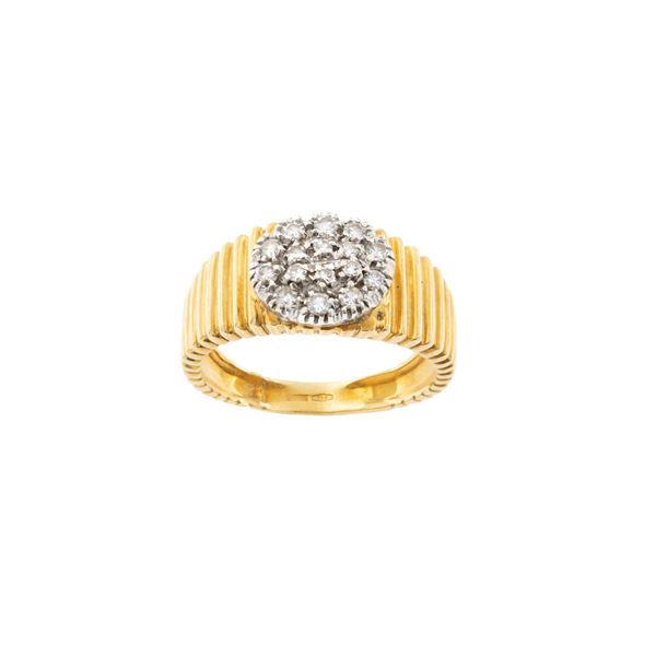 Anello in oro giallo 18kt e diamanti