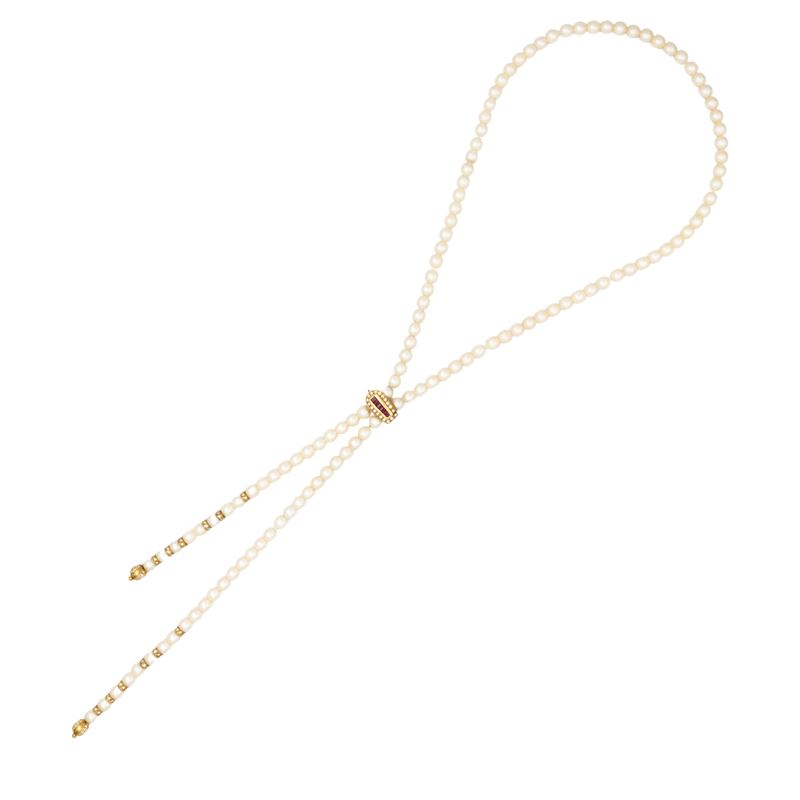 Saliscendi ad un filo di perle coltivate, oro giallo 18kt e diamanti