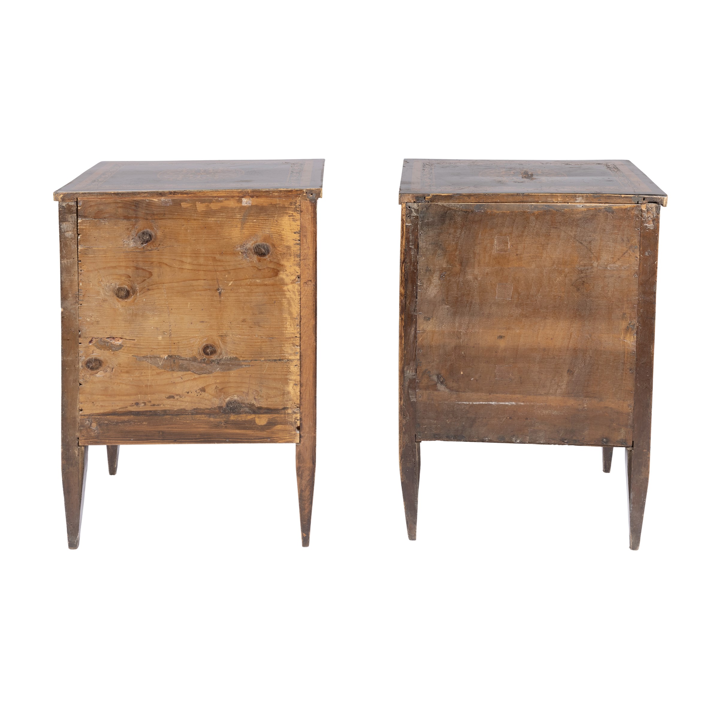 Coppia di comodini impiallacciati in legni vari