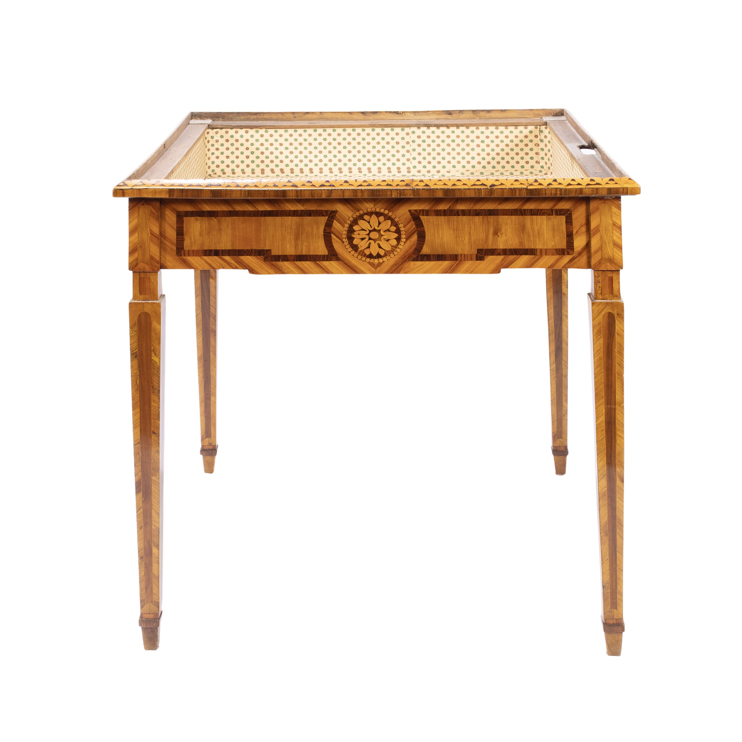 Tavolo da gioco intarsiato con piano reversibile
