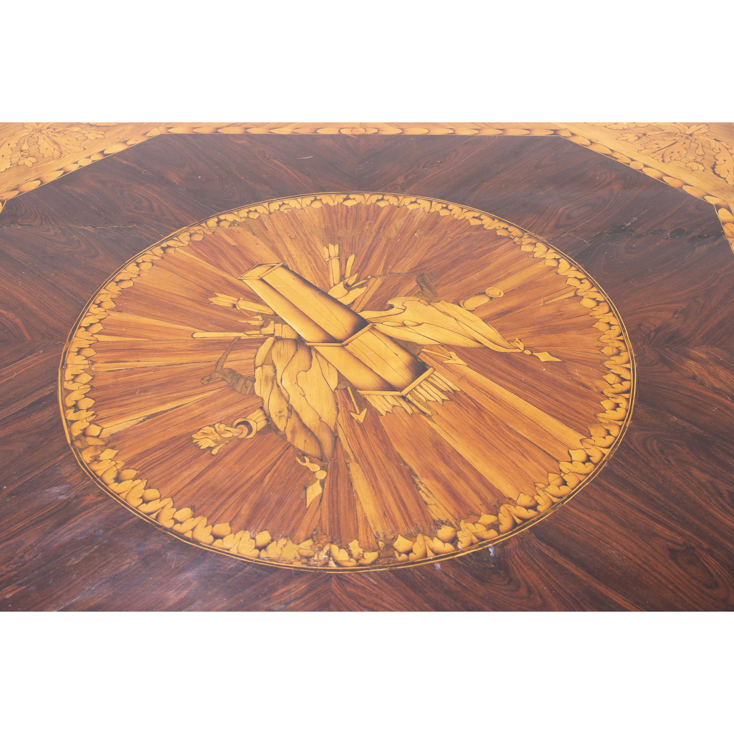 Tavolo da gioco intarsiato con piano reversibile