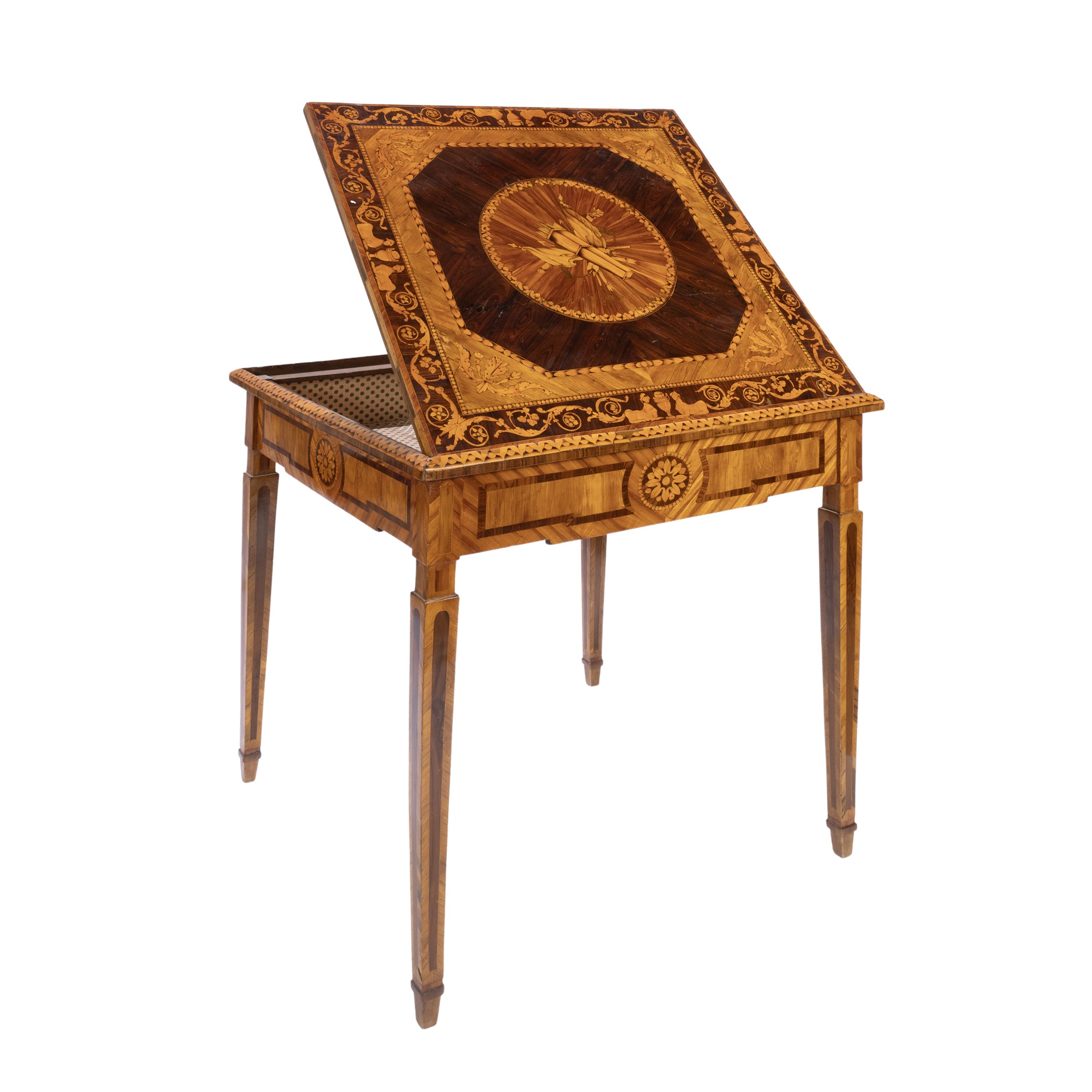 Tavolo da gioco intarsiato con piano reversibile