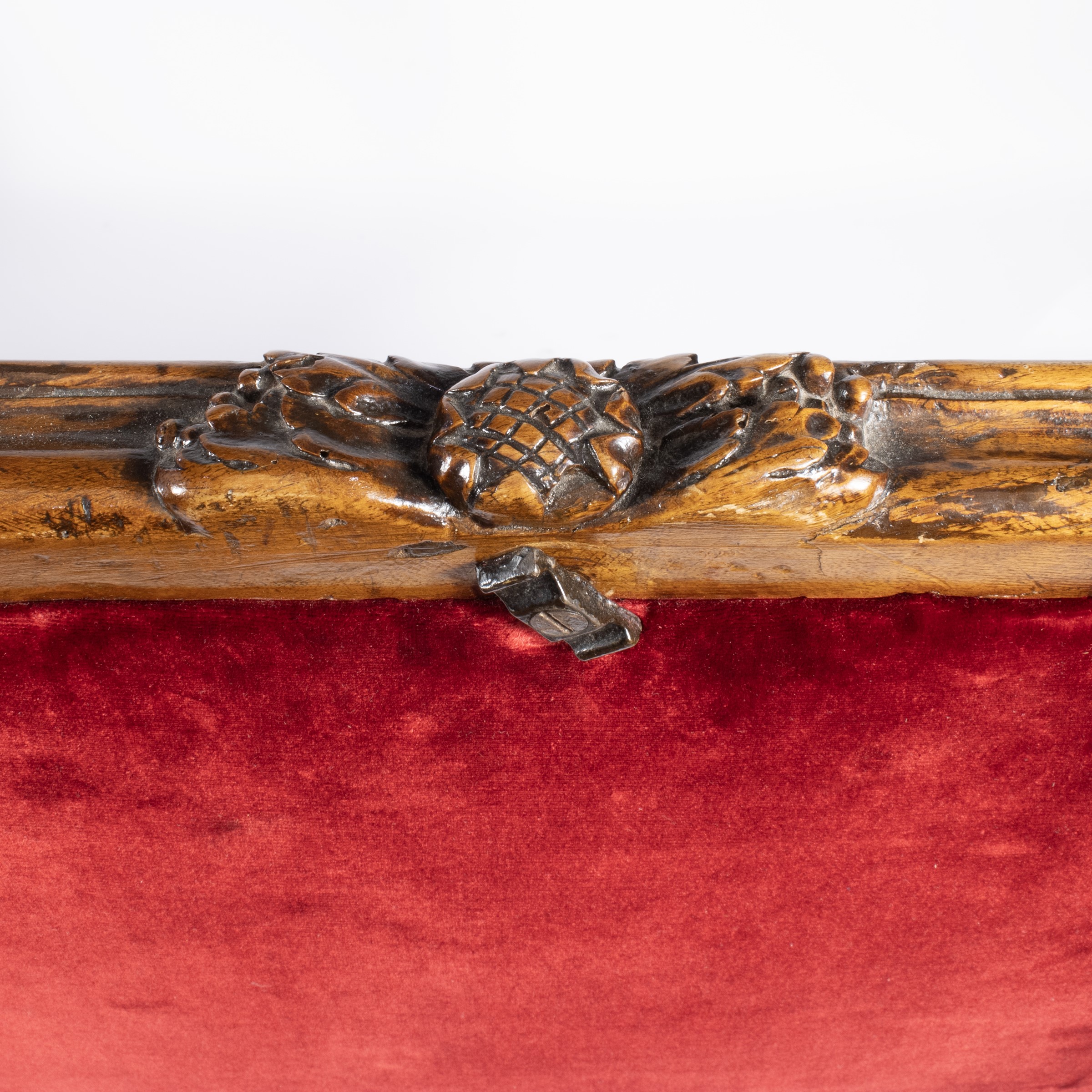 Coppia di poltrone in legno e tessuto