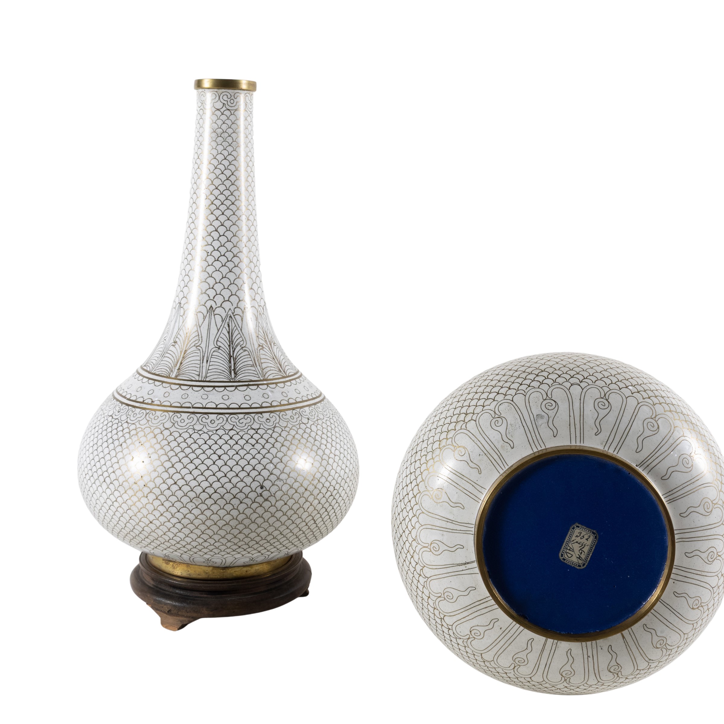 Coppia di vasi a bottiglia in smalto cloisonnè e bronzo dorato