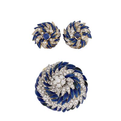 Parure Demi in oro a due colori 18kt con diamanti e zaffiri, spilla e orecchini