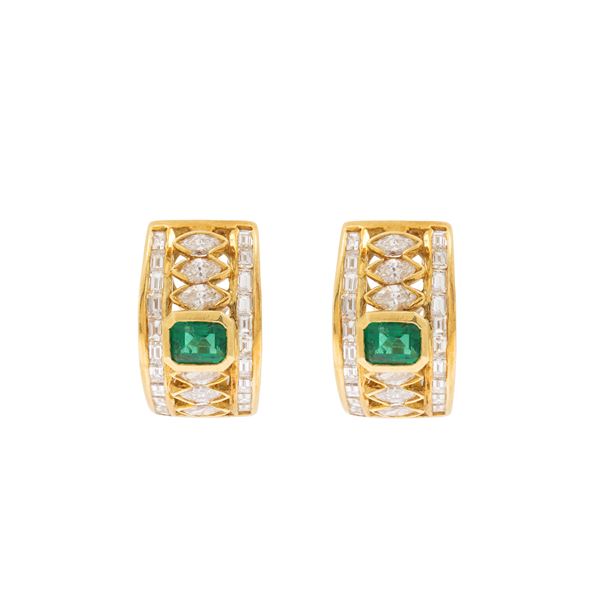 18kt yellow gold lobe earrings with emeralds and diamonds