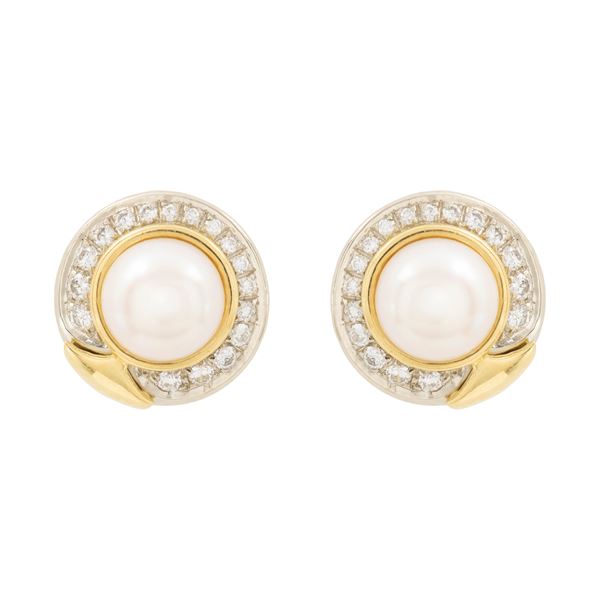 18kt two-color gold lobe earrings with cultured pearls and diamonds