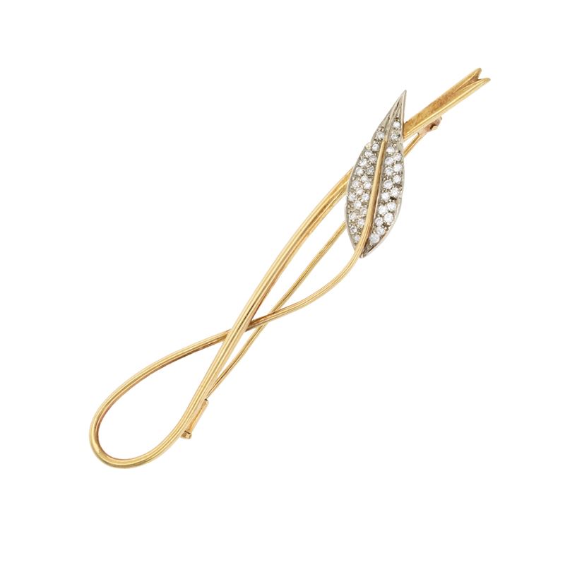 Spilla a foglia in oro a due colori 18kt e diamanti