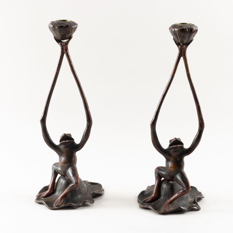 Manifattura francese, Coppia di candelieri in bronzo