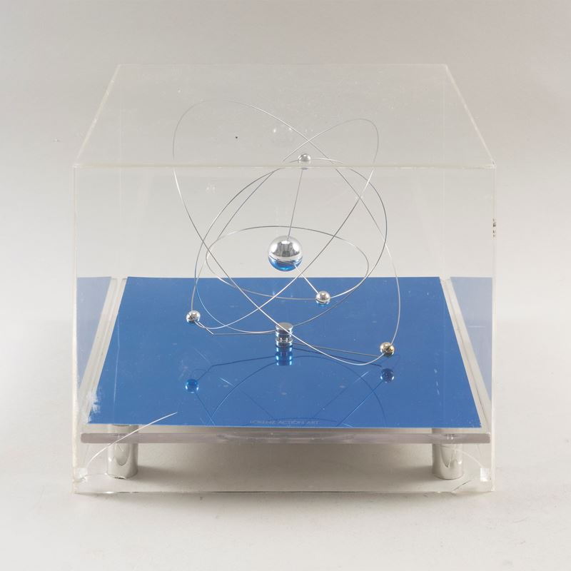 Produttore Lorenz, Orologio da tavolo modello Action Art in metallo e perspex
