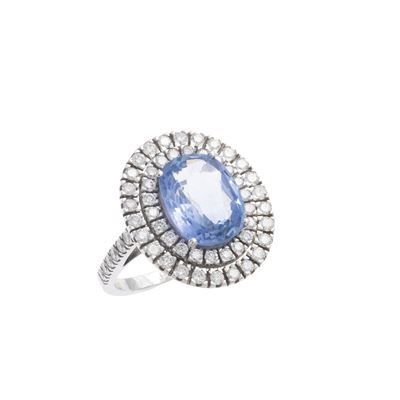 Anello in oro bianco 18kt con zaffiro naturale ct 4,60 e diamanti taglio brillante ct 1,50