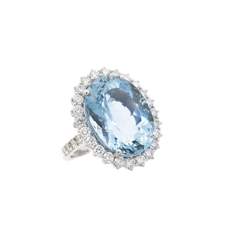 Anello in oro bianco 18kt con acquamarina naturale