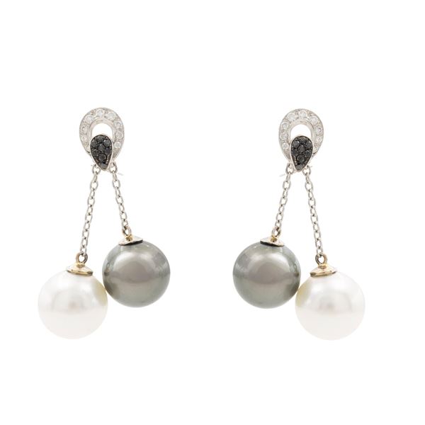 18kt white gold with white pearls and Tahitian pearls pendant earrings