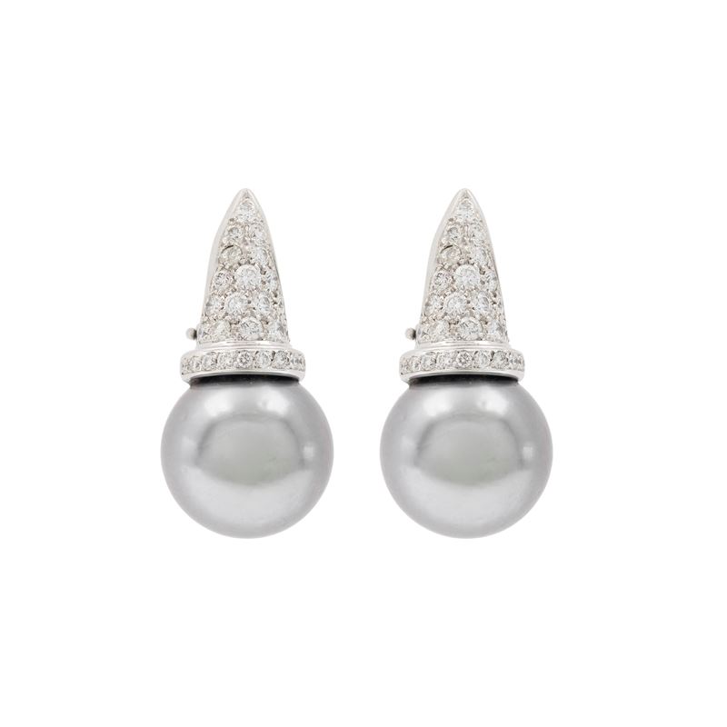 Orecchini pendenti in oro bianco 18kt con perle di Tahiti e diamanti