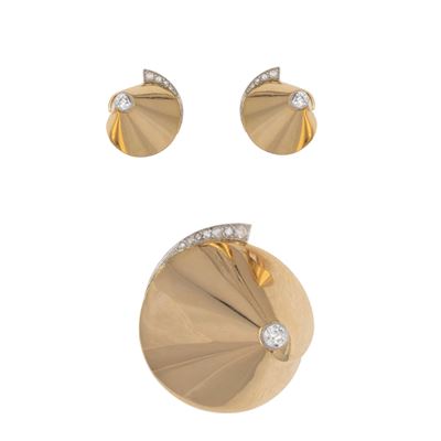 Demi parure geometrica, spilla e orecchini in oro giallo e bianco 18kt con diamanti