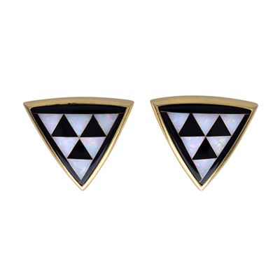 Nuria Ruiz, Orecchini a lobo geometrici in oro giallo 18kt con opale arlecchino e onice nero