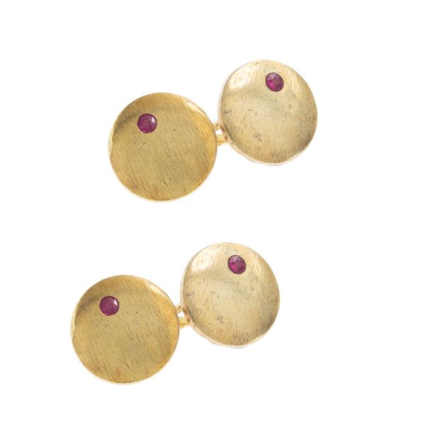 Round 18kt yellow gold and rubies cufflinks