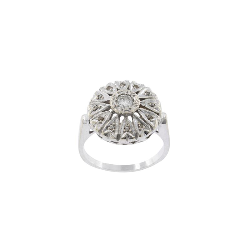 Antico anello in oro bianco 18kt con diamante