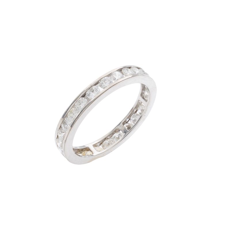 Anello fede in oro bianco 18 kt con diamante di ct 1,10